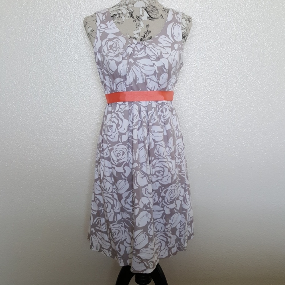 Classy maternity dress